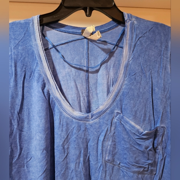 Free People Rising Sun Short Sleeve T Shirt V Neck High Low Hem Blue Size XS NWT - Picture 6 of 16